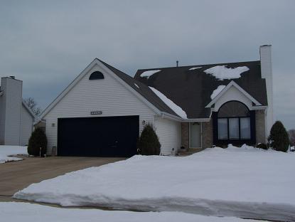 8202 S Lauree Ln, Oak Creek, WI 53154