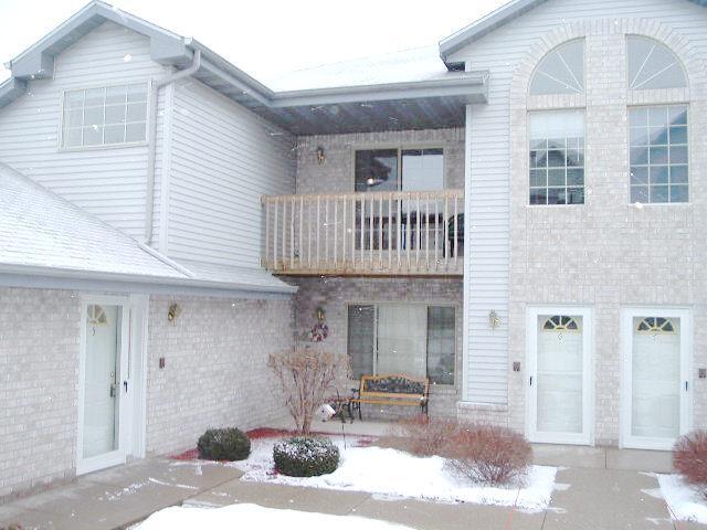 9322 W Loomis Rd #5, Franklin, WI 53132
