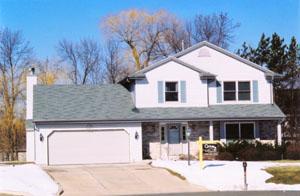 8780 S Clover Cir., Oak Creek, WI 53154