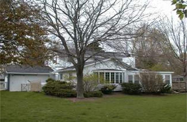 429 Edgewood Ave., Elkhorn, WI 53121