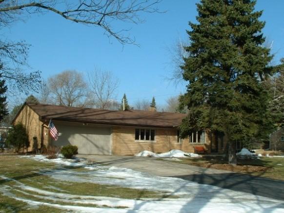 5227 S Allenwood Ln., Hales Corners, WI 53130