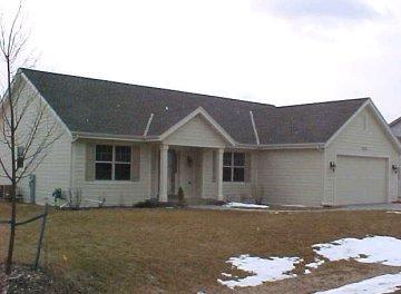 222 Stocks Dr., Delafield, WI 53018