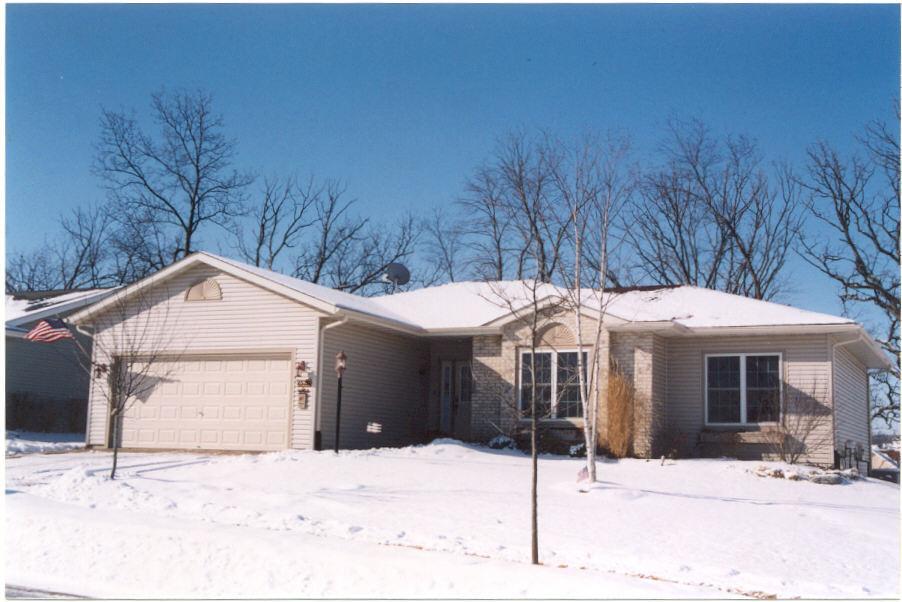 2328 Brookstone Ln., Waukesha, WI 53188