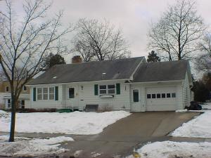 2410 State, La Crosse, WI 54601