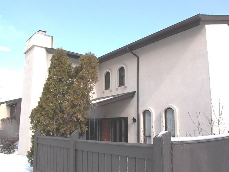 5249 Somerset Ln South, Greenfield, WI 53221