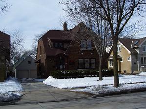 2209 N 60th St, Wauwatosa, WI 53208