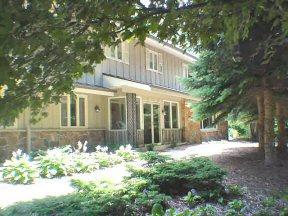 10146 N Range Line Rd, Mequon, WI 53092