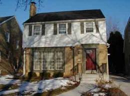 2324 N 90th St, Wauwatosa, WI 53226