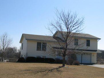 W330S8288 Isabelle Dr, Mukwonago, WI 53149