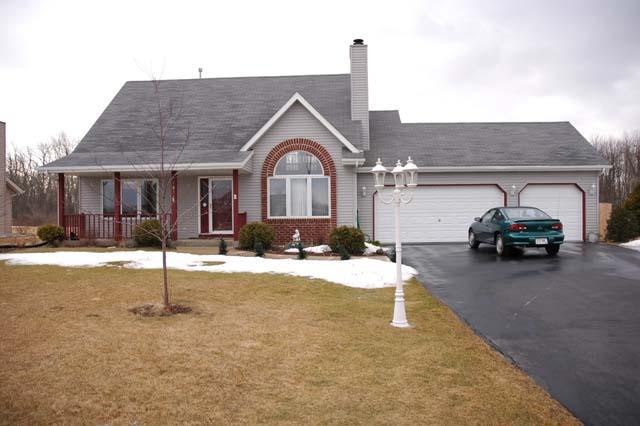 1933 Newberry Ln., Caledonia, WI 53402