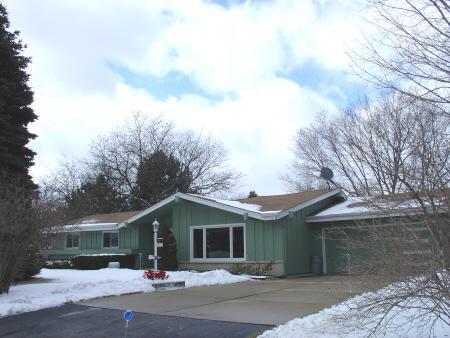 5611 S 40th St., Greenfield, WI 53221