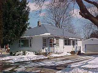 630 Center St, Hartford, WI 53027