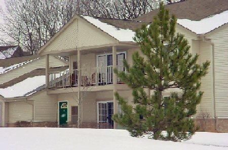 871 E Loos St #4, Hartford, WI 53027