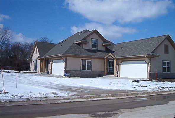 4840 S Waterview Ct. #9, Greenfield, WI 53220