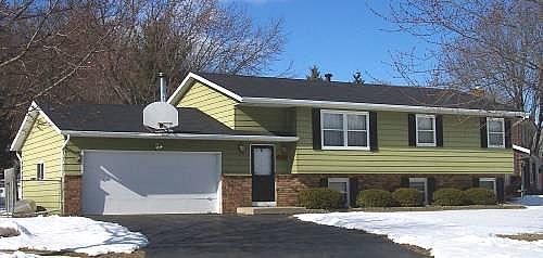 822 Minaka Dr., Waukesha, WI 53188