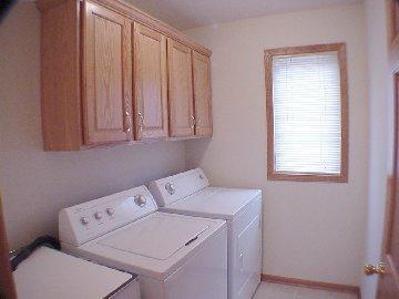 5938 S 33rd St, Greenfield, WI 53221