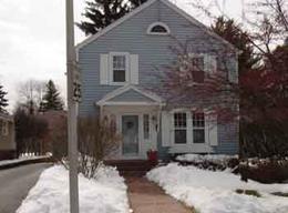 613 E Washington Ave, Oconomowoc, WI 53066