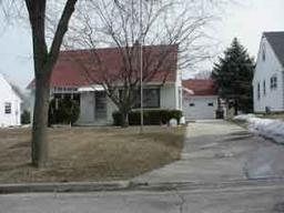 2642 N 115th St., Wauwatosa, WI 53226
