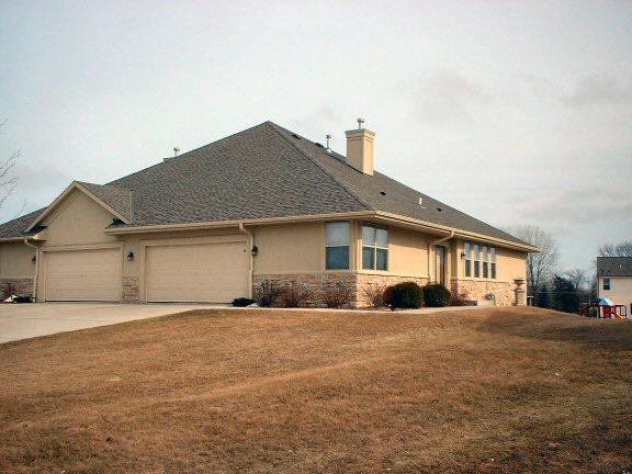 8824 S Knollhaven Dr. #1, Oak Creek, WI 53154