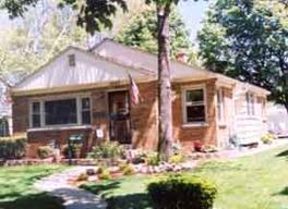 5640 N Braeburn Ln, Glendale, WI 53209