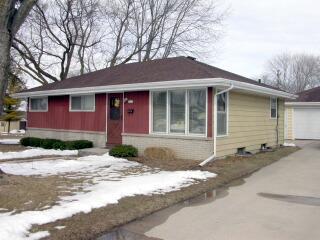 1615 W Sunset Ridge Dr., West Bend, WI 53090