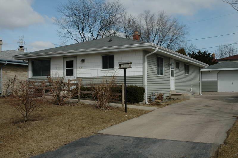 4216 S 89th St., Greenfield, WI 53228