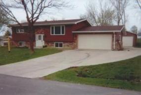 610 Highview Dr, Slinger, WI 53086