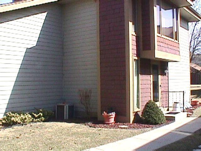 4916 S Imperial Cr, Greenfield, WI 53220