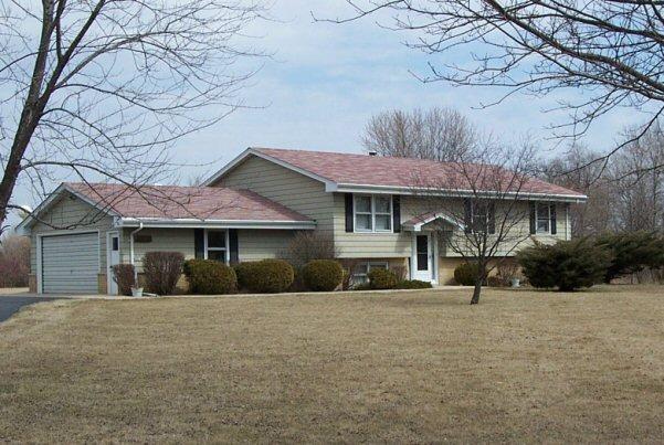 27084 W Glacier Rd., Pewaukee, WI 53072