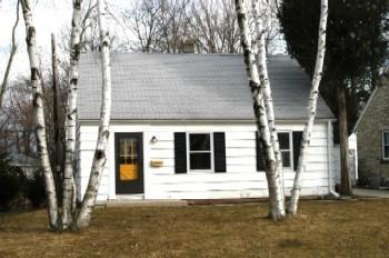 5754 N Sievers Pl, Glendale, WI 53209