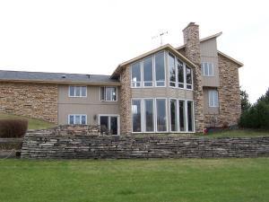 3101 Rolaine Pkwy., Hartford, WI 53027