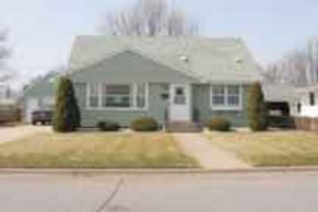 2216 Hoeschler Dr., La Crosse, WI 54601