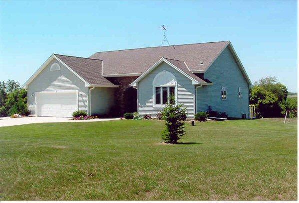 W376N6949 Mallard Ln., Oconomowoc, WI 53066