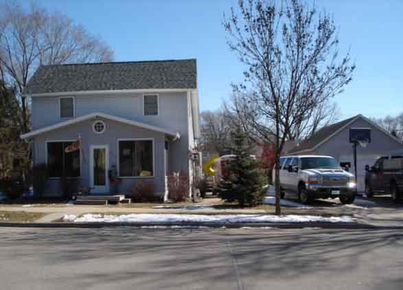609 S 8th Ave., Onalaska, WI 54650