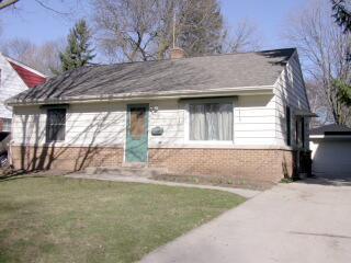 5732 N Sievers Pl., Glendale, WI 53209