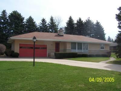 3760 Woodmount Dr, Brookfield, WI 53005