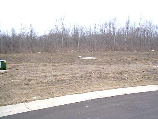 8826 S River Ct., Oak Creek, WI 53154