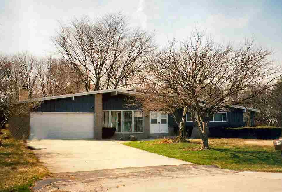 9133 N Deer Ct, Brown Deer, WI 53223