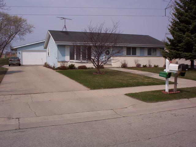 221 S Mayfair Dr., Saukville, WI 53080