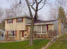 1229 Hickory Dr., Waukesha, WI 53186
