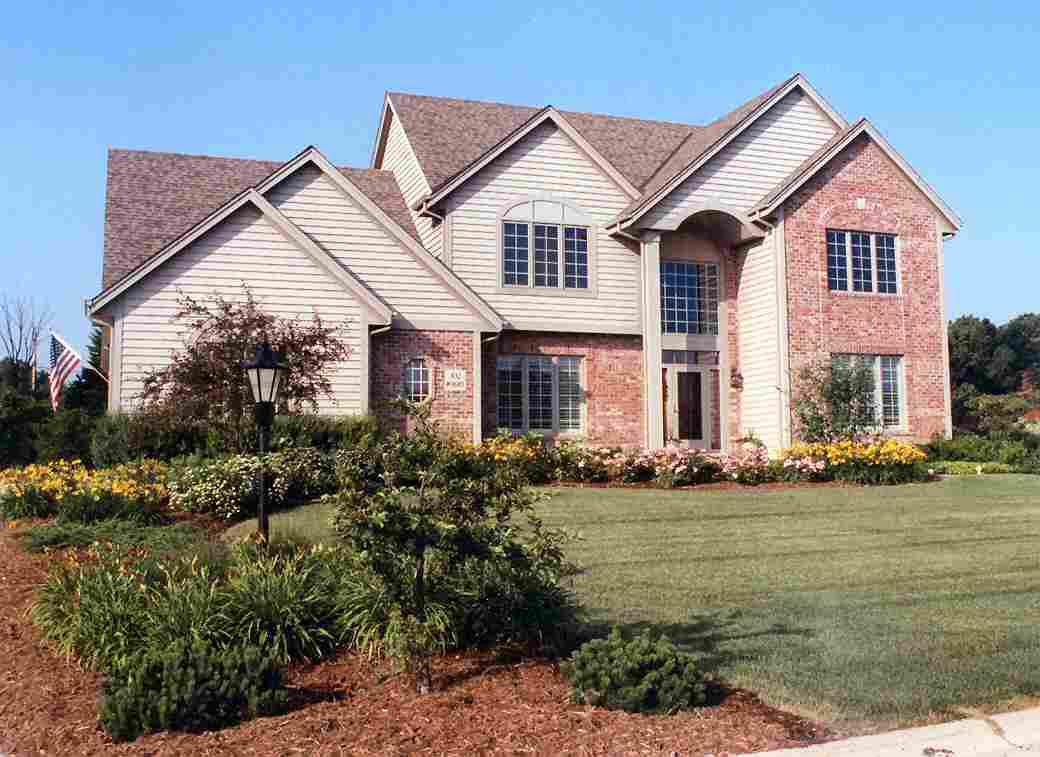 N52W16103 Bette Dr, Menomonee Falls, WI 53051