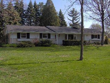 17930 Maple Tree Ln., Brookfield, WI 53045