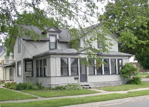 124 N Fowler St., Oconomowoc, WI 53066
