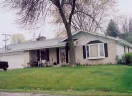 6225 S 38th St, Greenfield, WI 53221