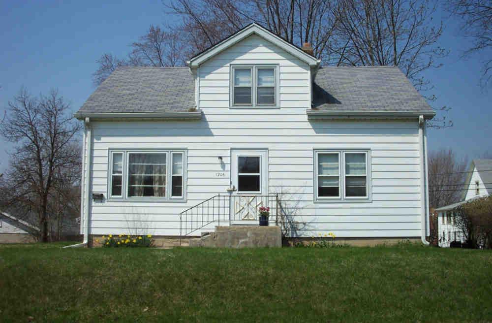 1206 15th Ave., South Milwaukee, WI 53172