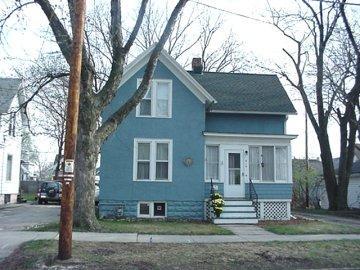 915 Beechwood Ave, Waukesha, WI 53186