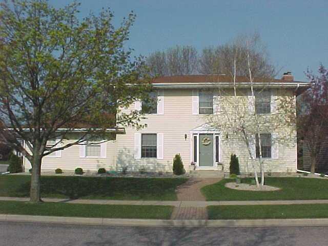 1213 N Cliffview Ave, Onalaska, WI 54650