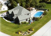 3666 S 123rd St., Greenfield, WI 53228