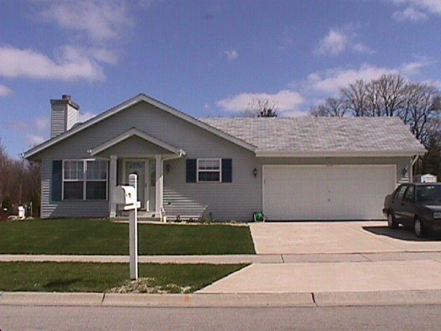 2520 E Fenway  Dr., Oak Creek, WI 53154