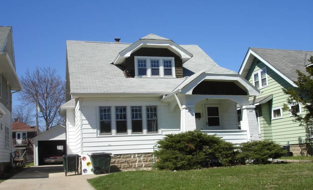 335 N 68th St, Wauwatosa, WI 53213